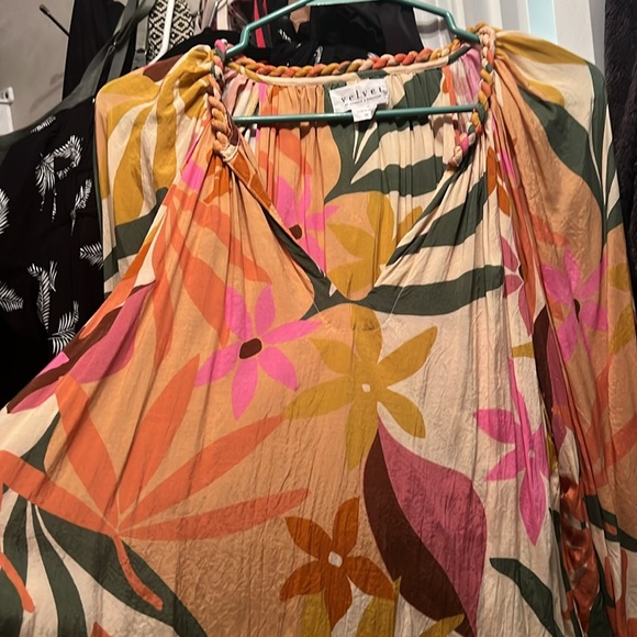 Velvet Dion Blouse OASIS. Worn once. Smoke and pet free home - Picture 7 of 9